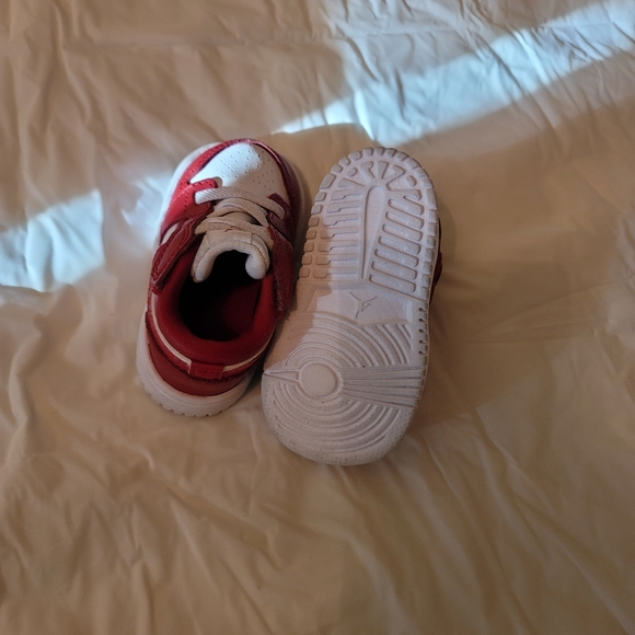Jordan's nike for toddler's hardly used. - Picture 3 of 3